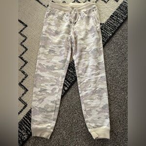 Old Navy Cream Camo Jogger Pants Medium Tall